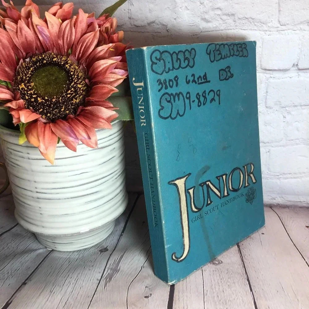 vintage 1967 Girl Scouts of America JUNIOR handbook